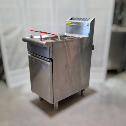 Used Waldorf FN8226G Split Pan Gas Deep Fryer - ST25UK273