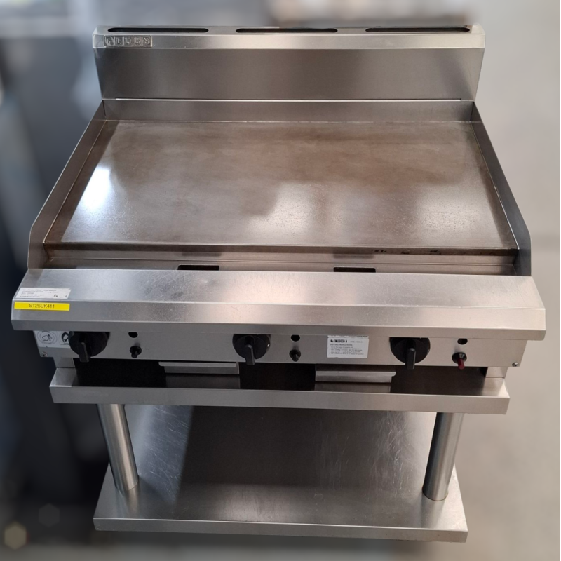 Used Luus CS-9P Gas 900mm Griddle With Stand - ST25UK411