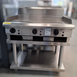Used Luus CS-9P Gas 900mm Griddle With Stand - ST25UK411